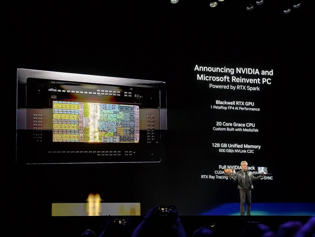第一代 RTX Spark 處理器採用 Blackwell 架構 GPU 及 Grace 架構 CPU，配備 128GB 統一記憶體，記憶體頻寬高達 600GB/s。