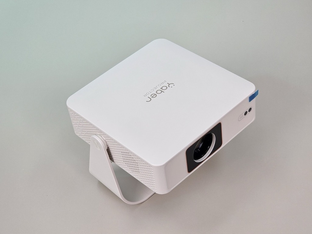 Yaber L1 Pro 相當輕巧便攜,要在家中不同角落使用都十分方便。