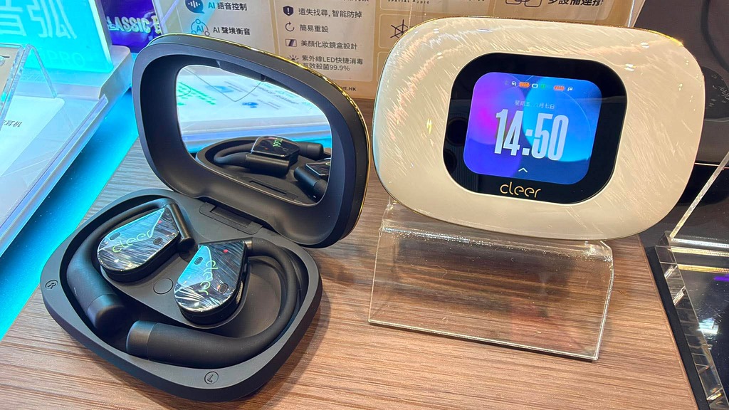 耳機充電盒採用化妝鏡盒的設計，打開真的有化妝鏡，而充電盒上蓋配備 1.6 吋 AMOLED 高清觸控螢幕，能顯示時間、電量等資訊。