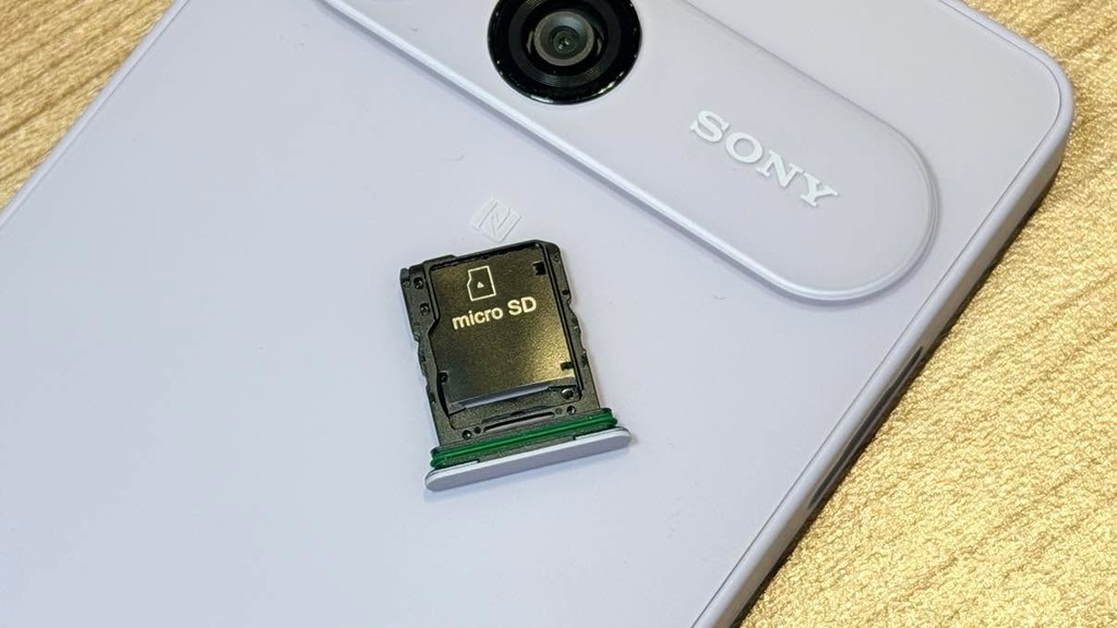  新機僅配備 128GB 容兩，幸好會支援 mircoSD 擴充儲存容量