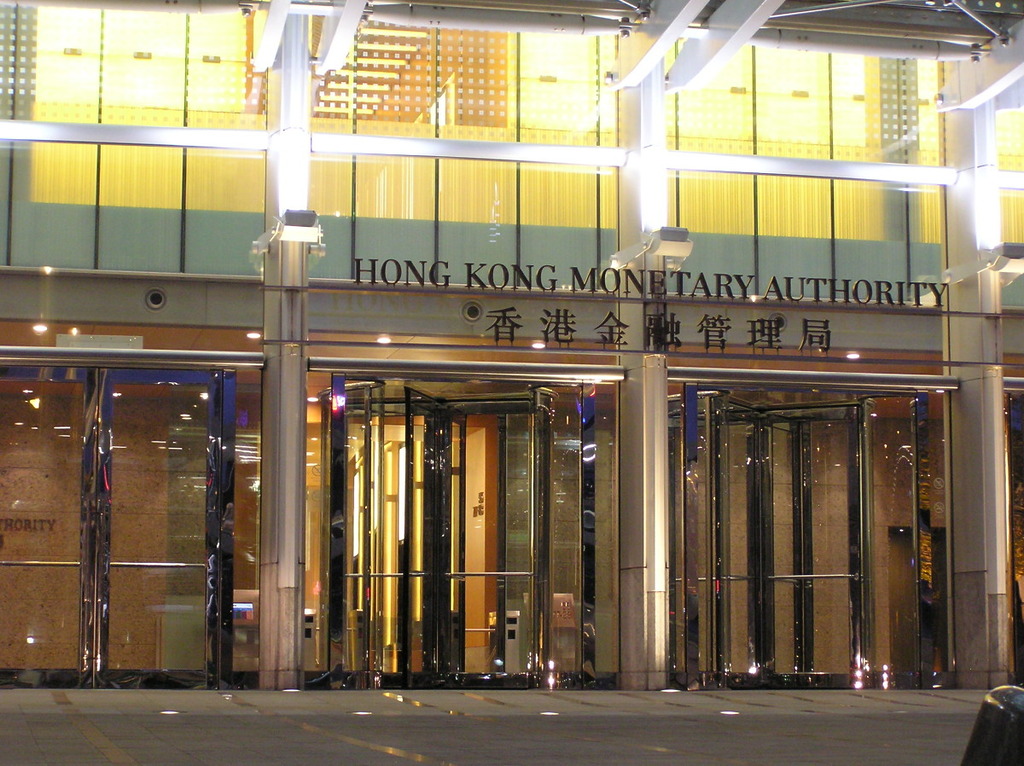 2026 年 4 月，金管局向滙豐銀行及 Anchorpoint Financial 發出本港首批穩定幣發行人牌照，標誌著香港數碼資產市場跨越重要里程碑。
