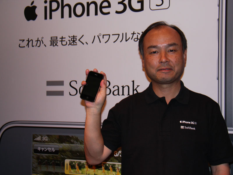 Softbank 2008 年在日本獨家引入 iPhone 3G,展開了 iPhone 在日本的光輝歲月。