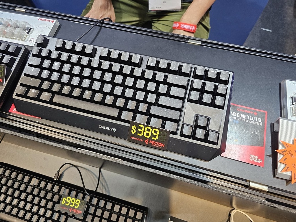 CHERRY MX 1.0 TKL 背光機械式鍵盤：$389