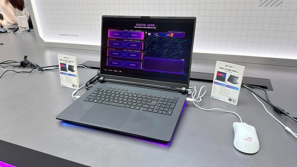 「320W 效能霸主 4K 頂級旗艦」的 ROG STRIX SCAR 18 絕對是重頭戲。