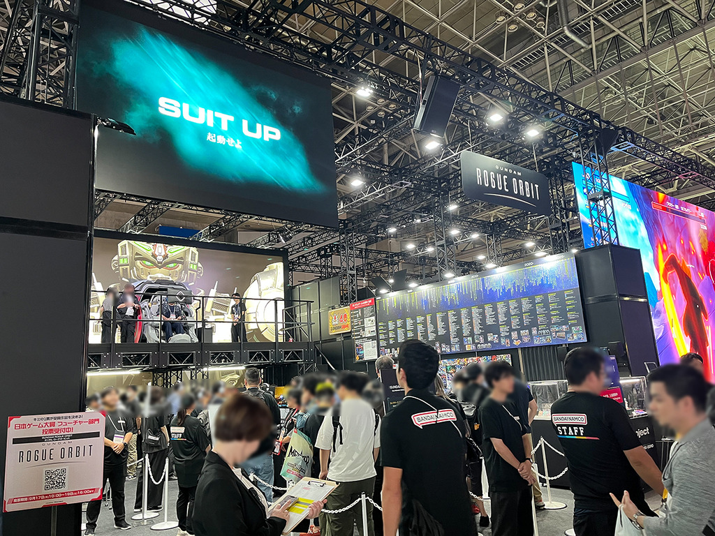 Bandai Namco 於 TSG 2026 會場特設了極具臨場感的「特別試玩機台」，讓玩家親身感受從駕駛艙直達戰場的震撼。