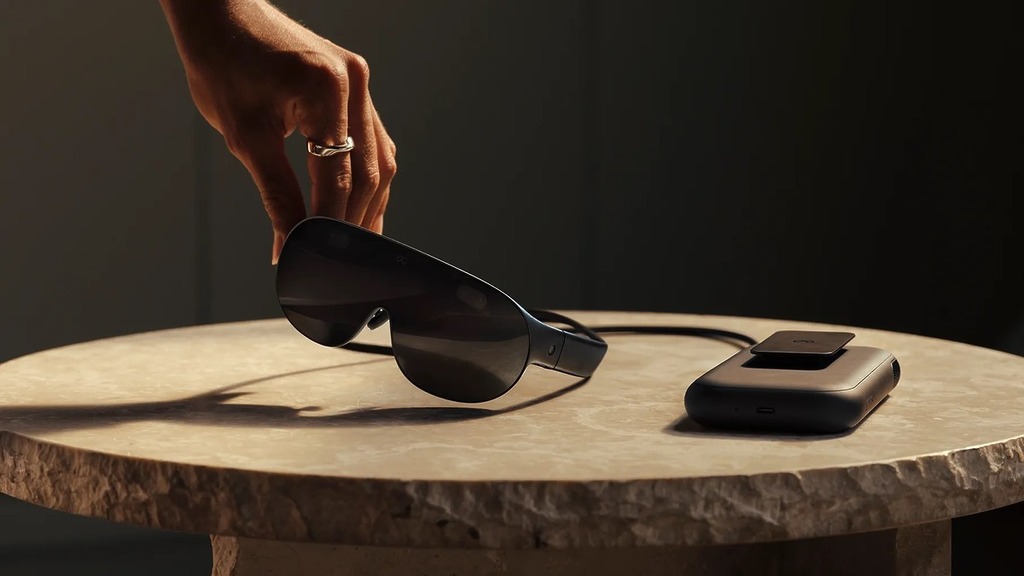 Meta VR Glasses 與至今 Meta 所推出的 VR 頭戴式裝置最大差別，是將 VR 裝置的顯示與運算＋電源分離，令 VR 顯示部分可以縮小成接近眼鏡形態。