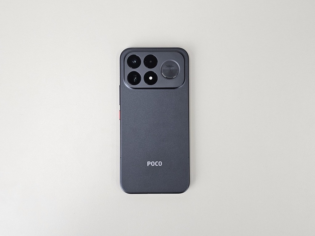 POCO F9 Ultra 造工大躍進,用上全鋁合金中框及玻璃纖維機背,質感不輸其他高價旗艦。
