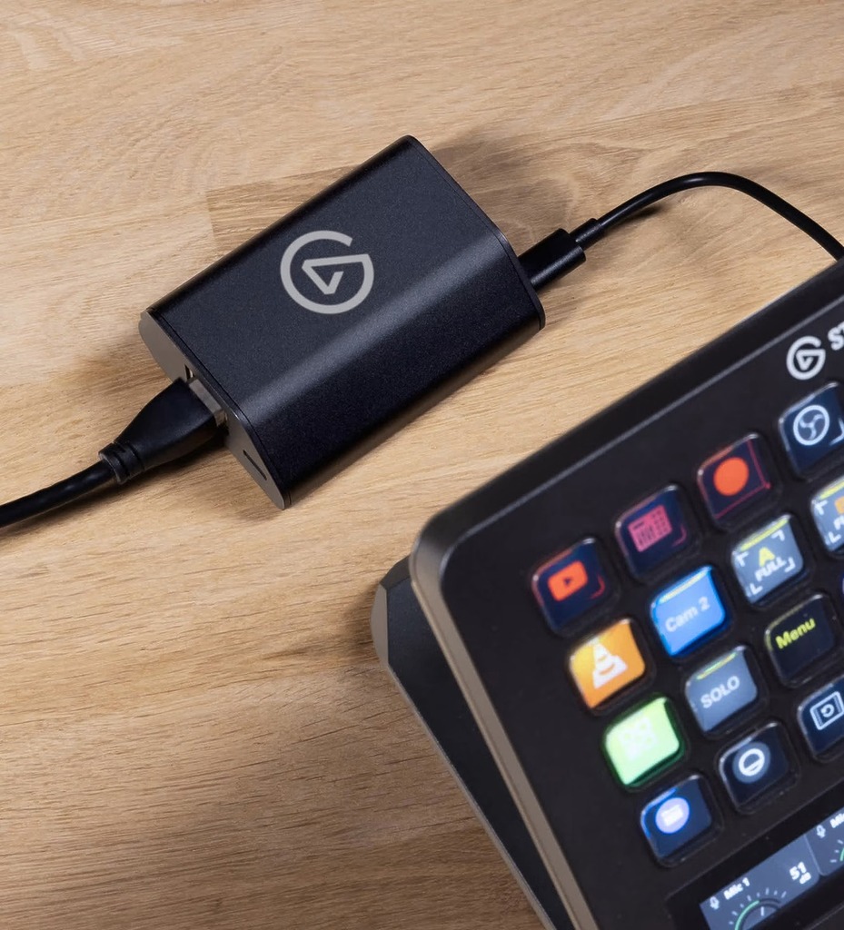 Network Dock 可以令 Stream  Deck + XL 脫離 USB 的枷鎖，例如放到主持人手邊讓他即時控制直播流程。